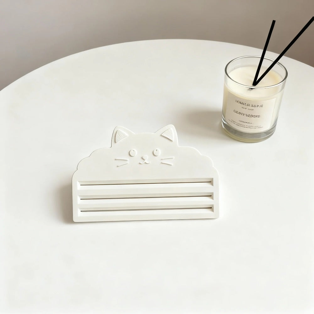 Easy-Clean Cat Food Pouch Squeezer – product view 1