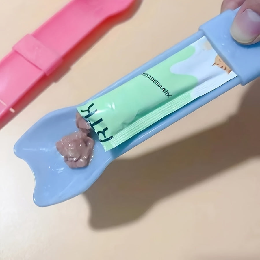 Cat Food Pouch Squeezer Spoon – product view 1
